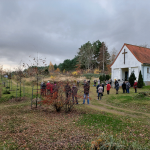 Andacht vor Kapelle auf dem Neuen Friedhof